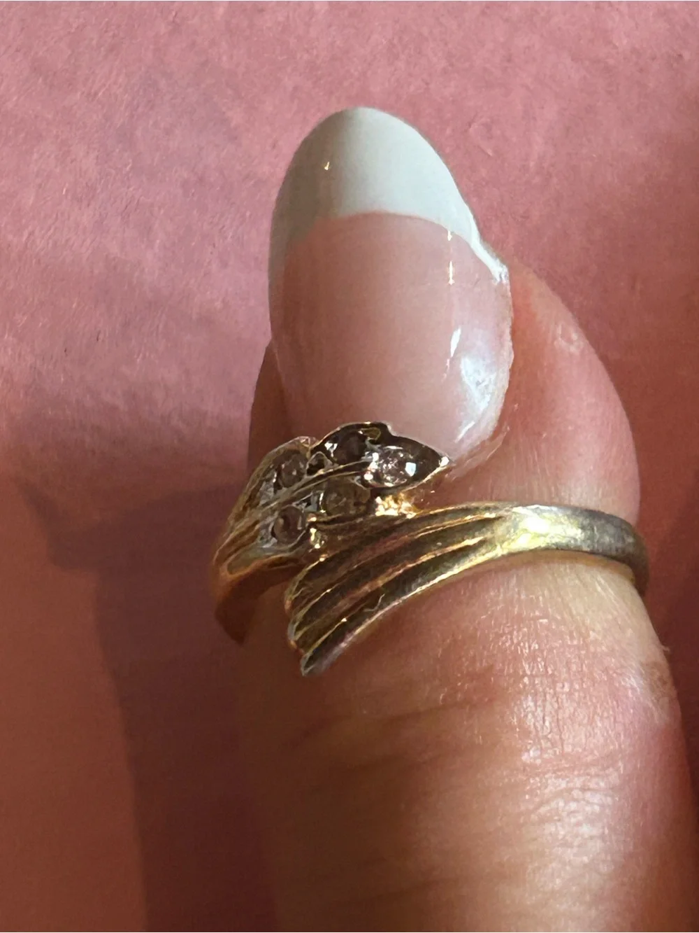 Women’s Vintage Gold Tone Ring. Leaf-Shaped Cluster Design Clear Gemstones. Sz 7